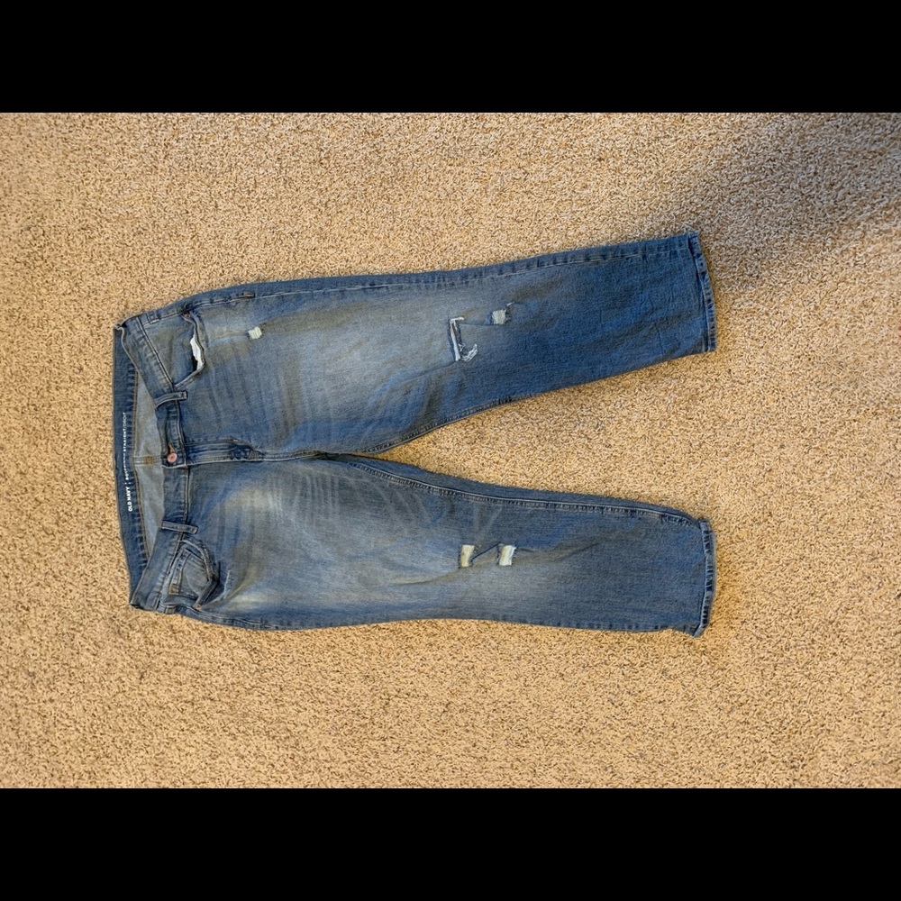 Old Navy distressed crop pants